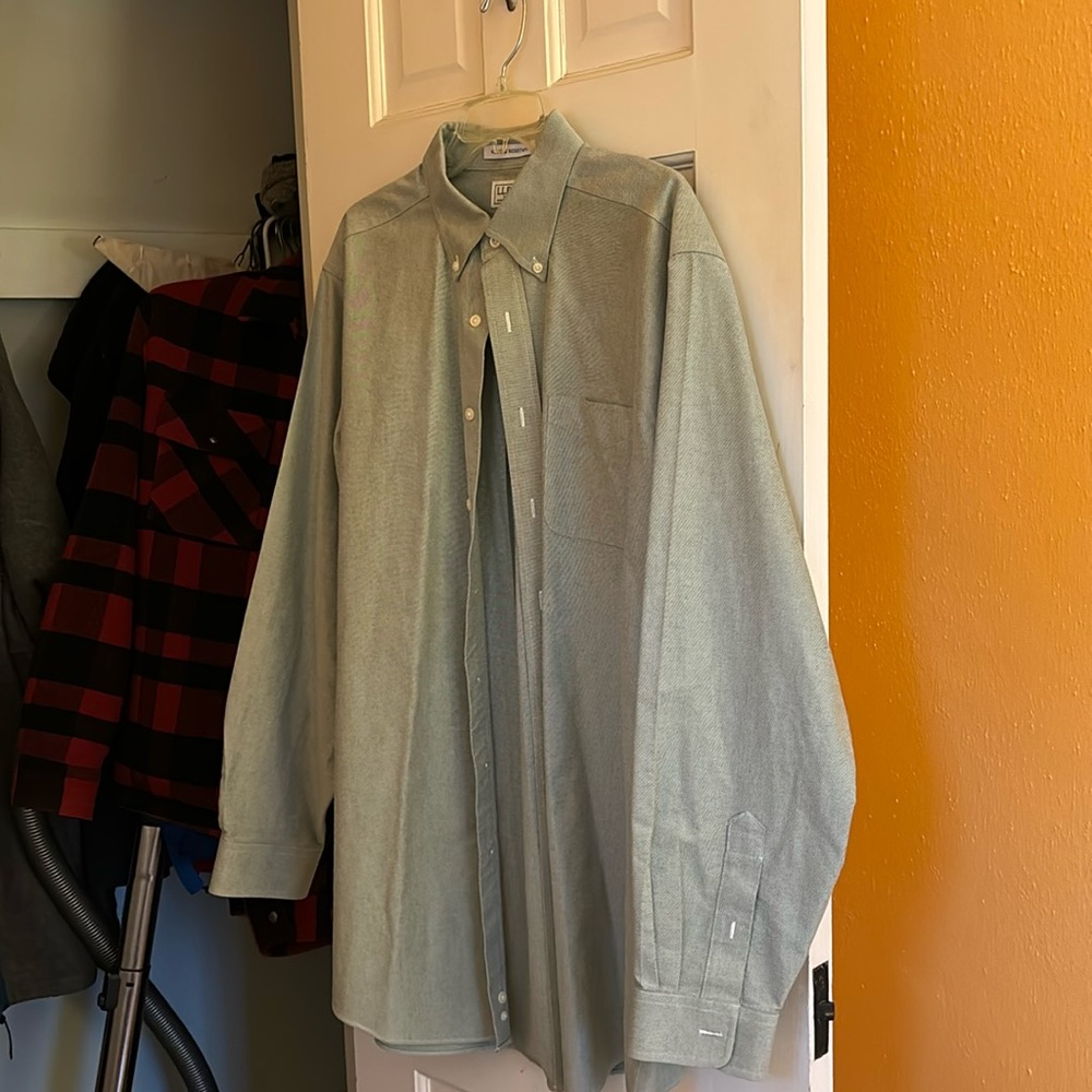 Men’s dress shirt. XL